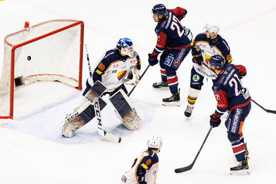 Linköpings Craig Shira (ej i bild) gör 2-0 bakom