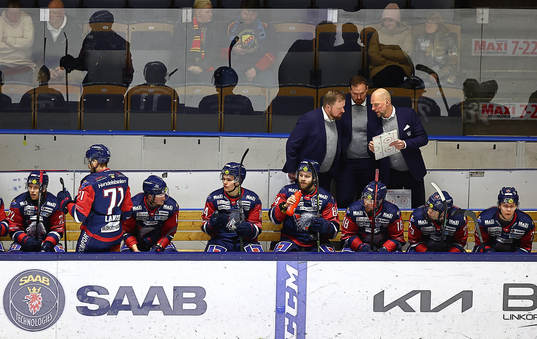 Linköpings bås med tränare Klas Östman, assisterande