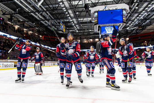 Linköpings Craig Shira (m) jublar med lagkamrater