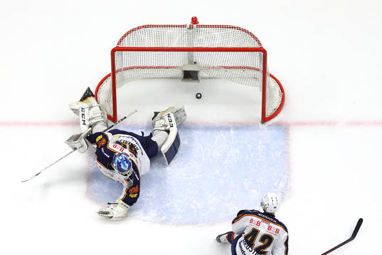 Mål 3-0 förbi Djurgårdens målvakt Mantas Armalis