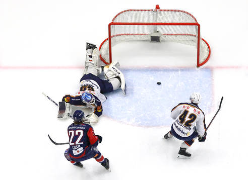 Mål 3-0 förbi Djurgårdens målvakt Mantas Armalis