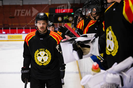Brynäs Emil Molin jublar