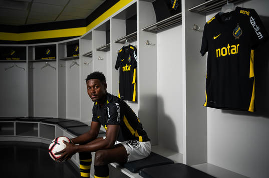 s nyförvärv Henry Atola Meja under en fotografering med AIK den 6 januari 2022 i Stockholm. 