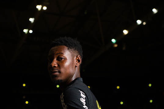s nyförvärv Henry Atola Meja under en fotografering med AIK den 6 januari 2022 i Stockholm. 
