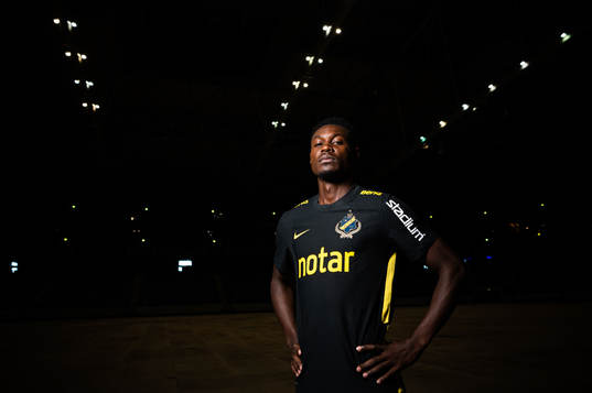 s nyförvärv Henry Atola Meja under en fotografering med AIK den 6 januari 2022 i Stockholm. 
