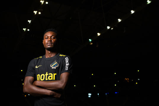 s nyförvärv Henry Atola Meja under en fotografering med AIK den 6 januari 2022 i Stockholm. 
