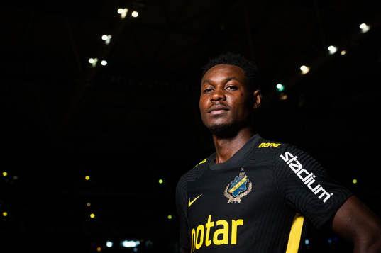 s nyförvärv Henry Atola Meja under en fotografering med AIK den 6 januari 2022 i Stockholm. 