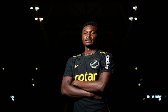 s nyförvärv Henry Atola Meja under en fotografering med AIK den 6 januari 2022 i Stockholm. 