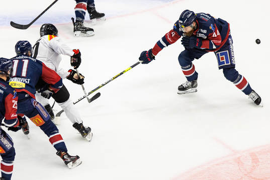 Brynäs Tomi Sallinen och Linköpings Jonas Junland