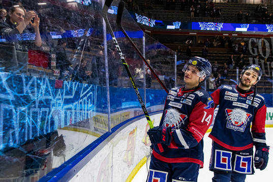 Linköpings Arvid Costmar och Robert Lantosi jublar