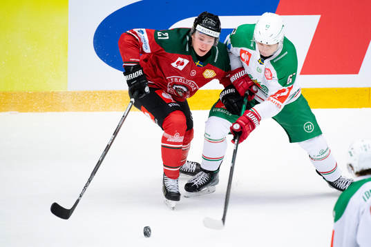 Karl Henriksson of Frölunda and Leon Bristedt of Rögle