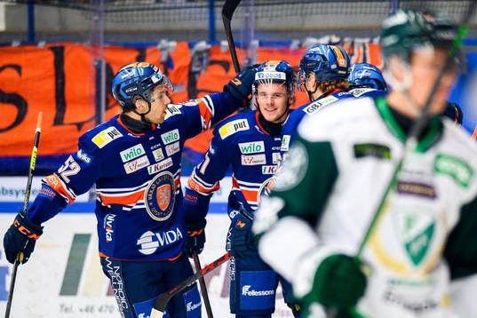 Växjös Arvid Lundberg och Olle Lycksell jublar