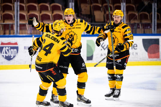 Linus Karlsson Skellefteås jublar