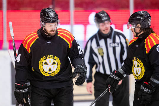 Brynäs Emil Molin jublar