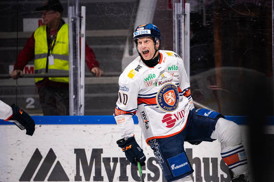 Växjös Richard Gynge jublar