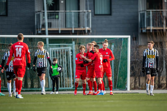 Helsingörs spelare jublar efter 0-2
