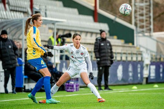 Rosengårds Josefine Lech mot Bröndbys Caroline Pleidrup Gram