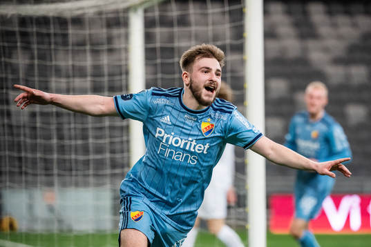 Djurgårdens Albion Ademi jublar efter 1-0