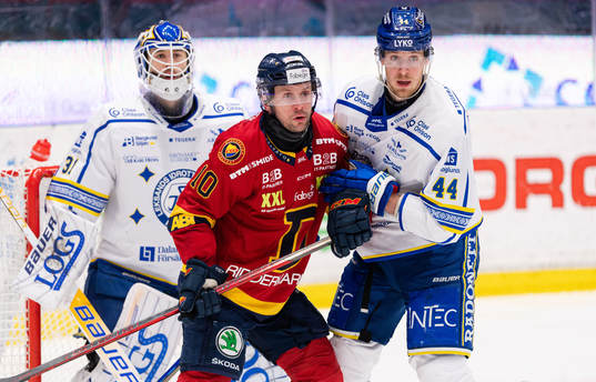 Djurgårdens Niclas Bergfors oroar framför Leksands
