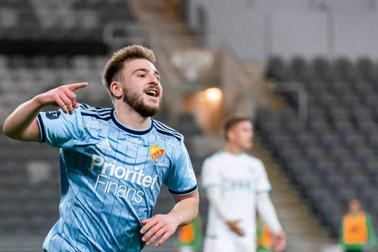 Djurgårdens Albion Ademi jublar efter 1-0