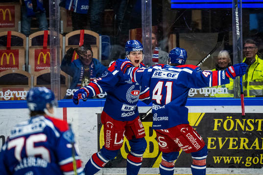 Oskarshamns John Dahlström jublar med Johan Johnsson