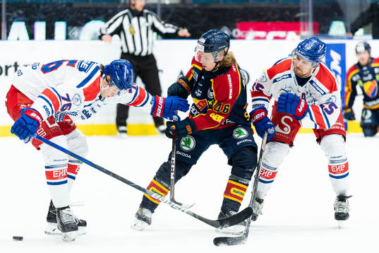 Djurgårdens Tim Söderlund i en kamp mot Oskarshamns Emil