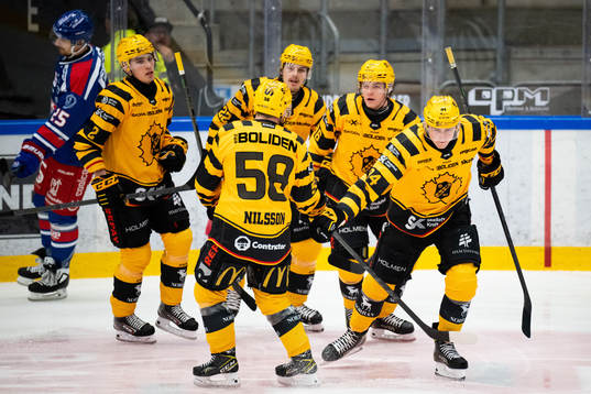 Skellefteås Linus Karlsson jublar