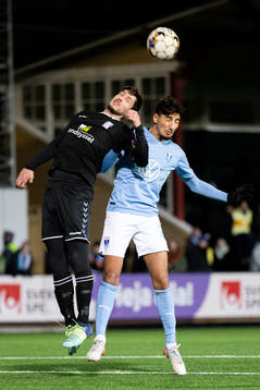 Jammerbugt FCs Diogo Pimentel och Malmö FFs Peter Gwargis