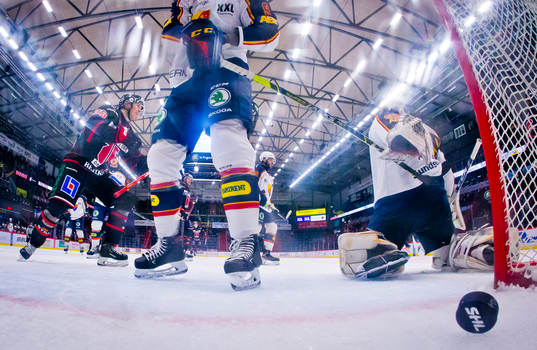 Örebros Joel Mustonen jublar vid 7-1 målet