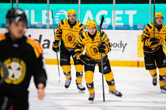 Skellefteås Måns Forsfjäll jublar