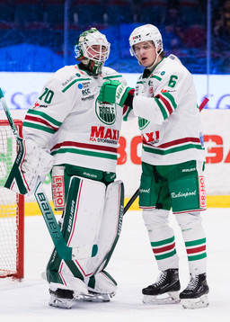 Rögles målvakt Calle Clang och Tony Sund jublar