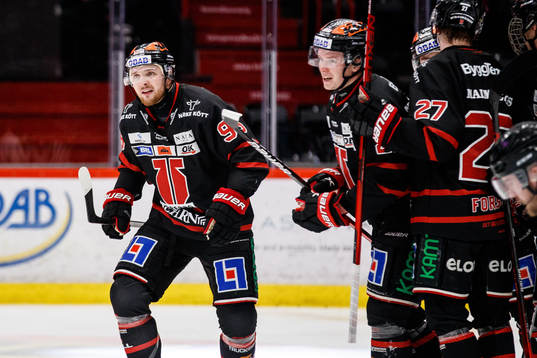 Örebros Robin Kovacs jublar