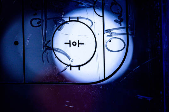 Taktiktavla på plexiglas före ishockeymatchen i SHL