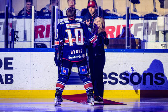 Växjös Richard Gynge uppmärksammas före match för 200