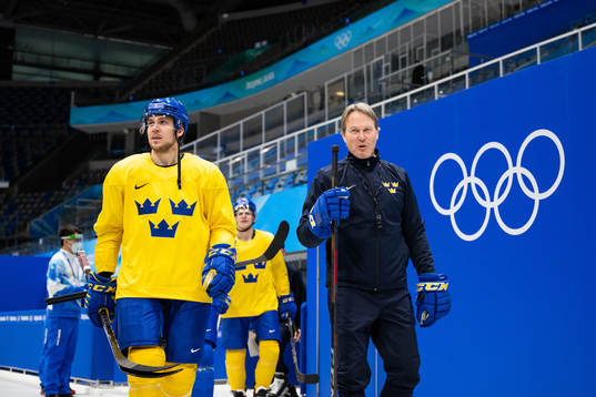 Henrik Tömmernes and head coach Johan Garpenlöv of the
