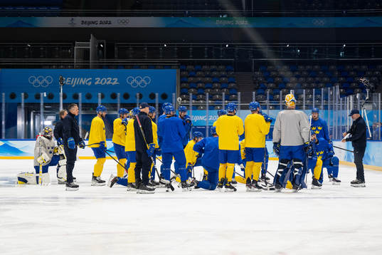 Players and coaches of the Swedish men’s national ice