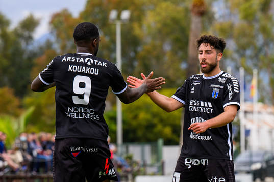 Christian Kouakou of Sirius celebrates with Moustafa Zeidan after scoring 1-1