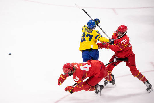 Beika Li and Xin Fang of China against Emma Nordin of