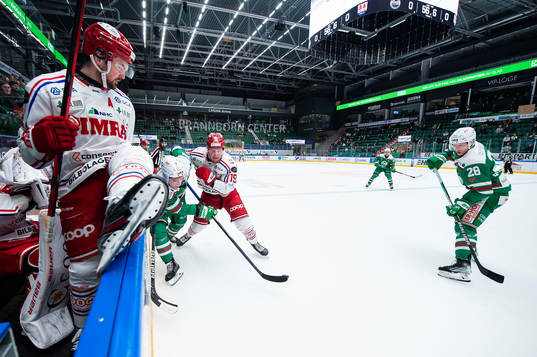 Rögles Ryan McKiernan och Timrås Erik Andersson