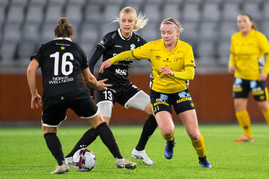 Alingsås Emelie Liljered och Elfsborgs Leann Nyström