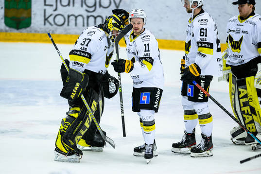 Västerås målvakt Johan Gustafsson och Anton Svensson