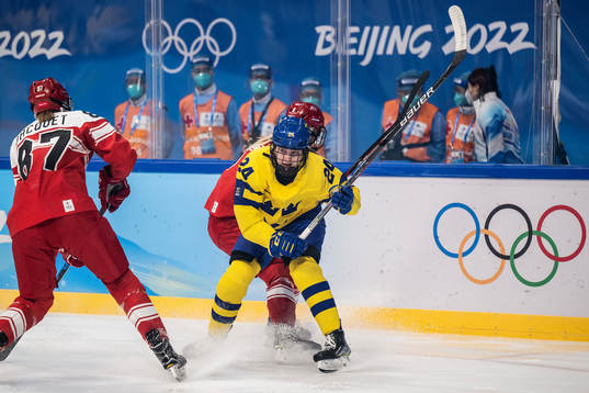 Felizia Wikner-Zienkiewicz of Sweden in the women's ice