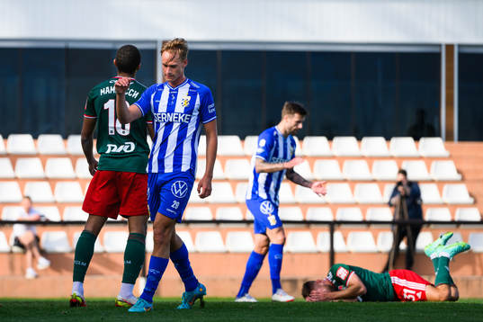 Oscar Vilhelmsson of IFK Göteborg celebrates after 1-1