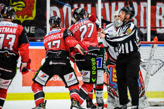 Malmö Redhawks Ponthus Westerholm och Frölundas målvakt