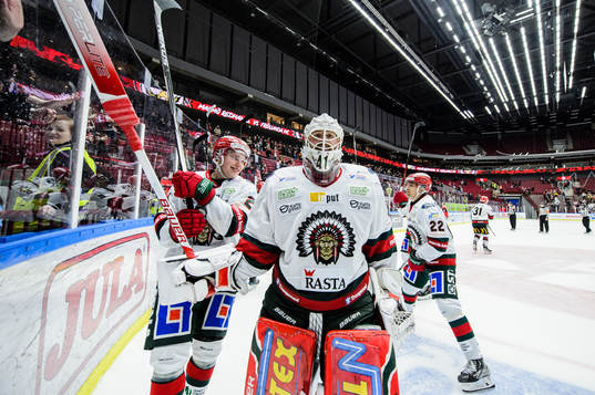 Frölundas målvakt Niklas Rubin jublar