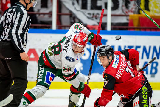 Frölundas Johan Sundström  och Malmö Redhawks Pathrik