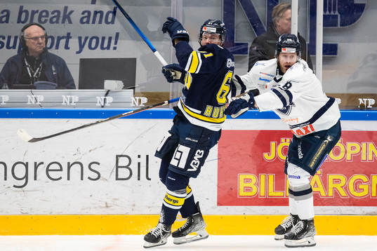 s Tommi Huhtala och Karlskogas Sebastian Fakt