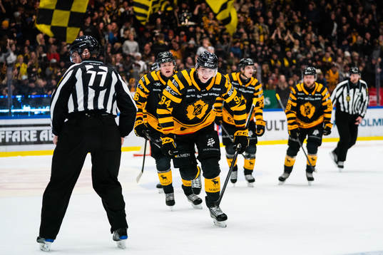 Skellefteås Linus Karlsson jublar