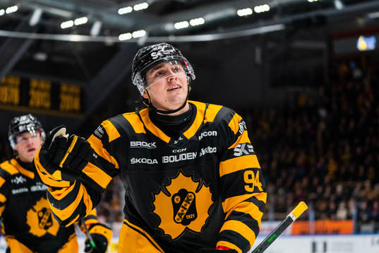 Skellefteås Linus Karlsson jublar