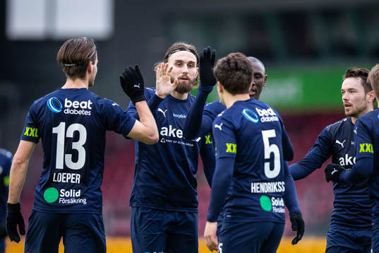 Helsingborgs Ali Suljic jublar tillsammans med Brandur Hendriksson Olsen efter 0-1